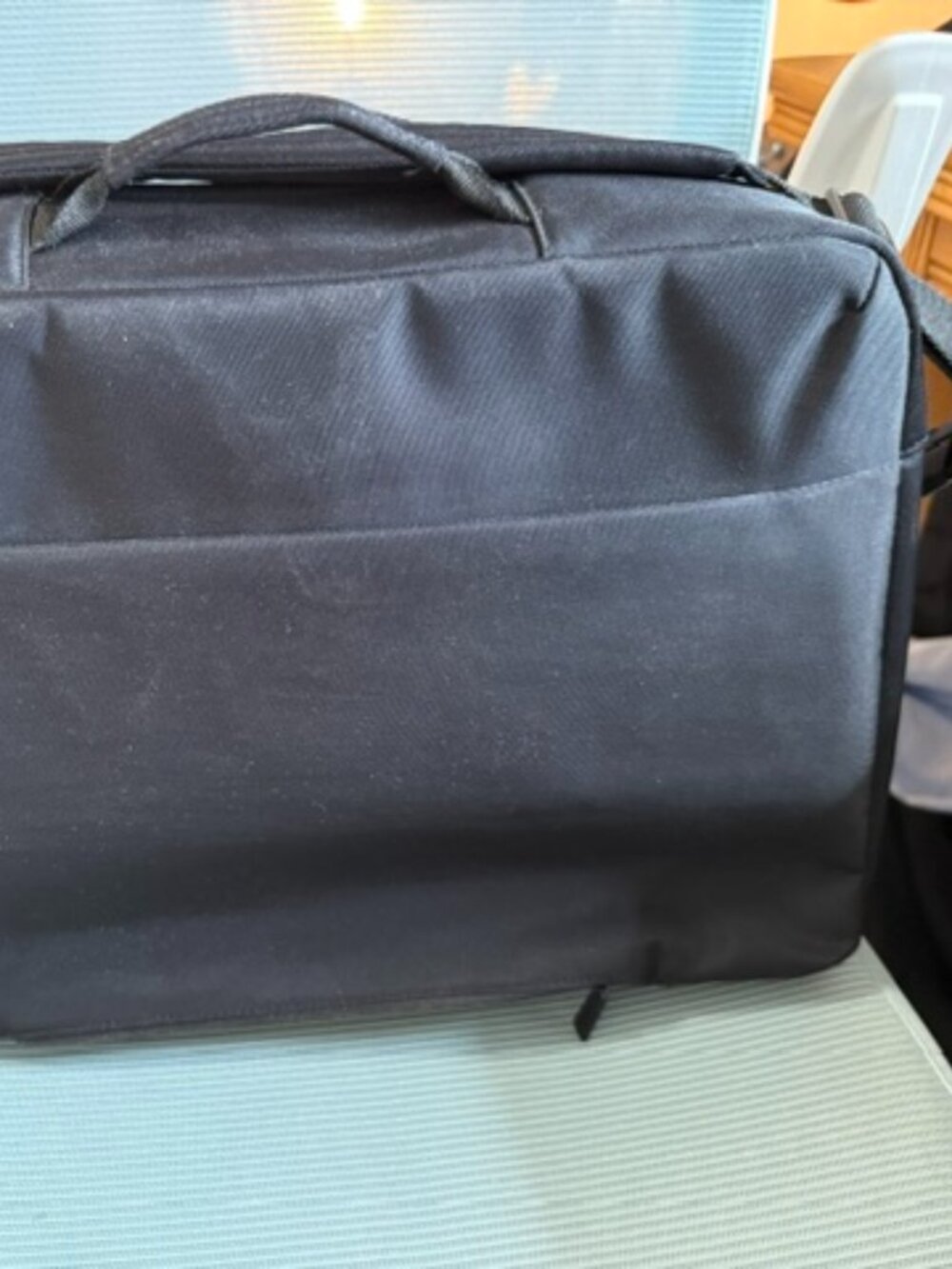 BEIS The Ultimate Travel Duffle in Black- like new and priced to sell!!